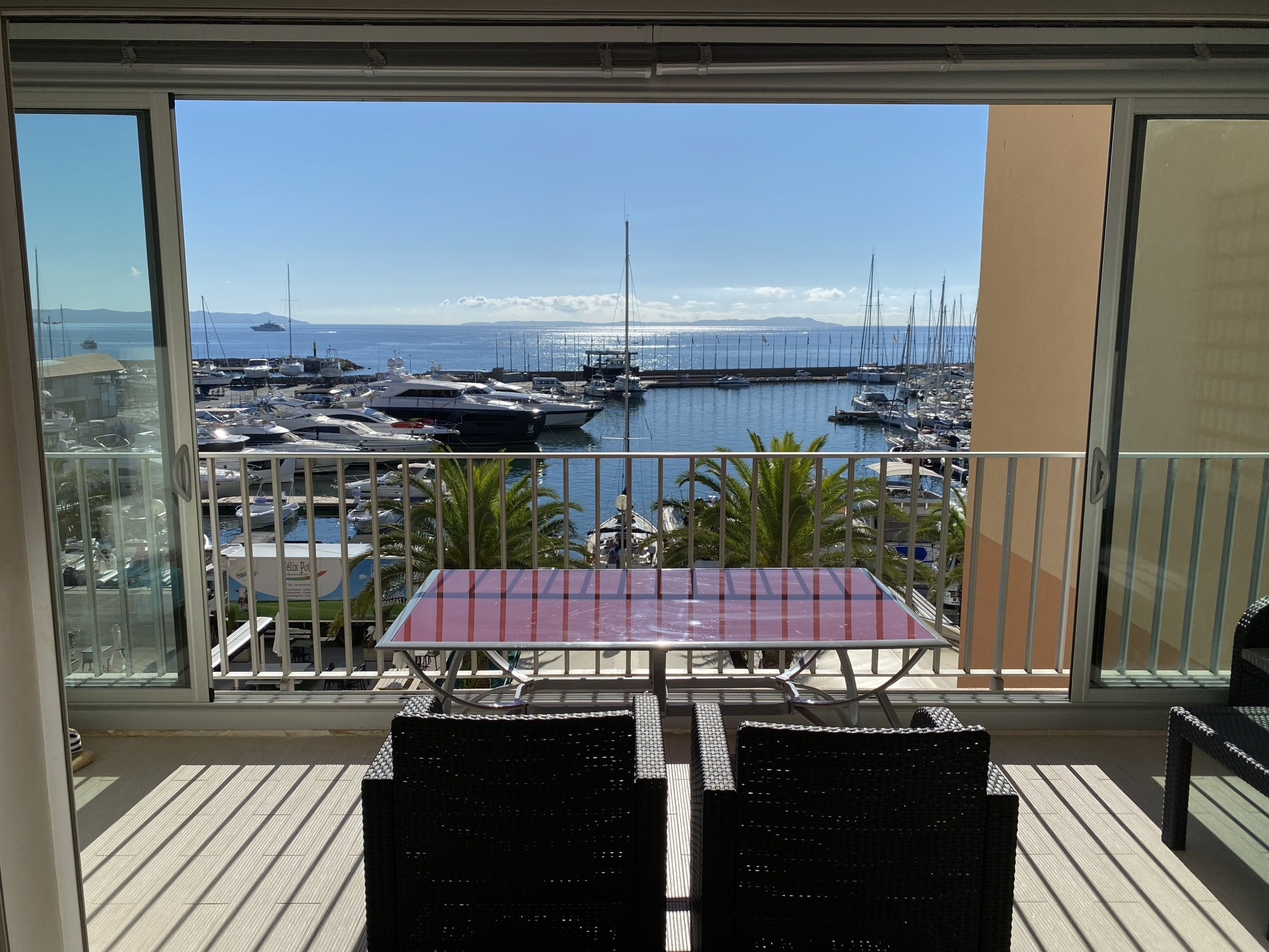 vente HYERES PORT T3 VUE MER